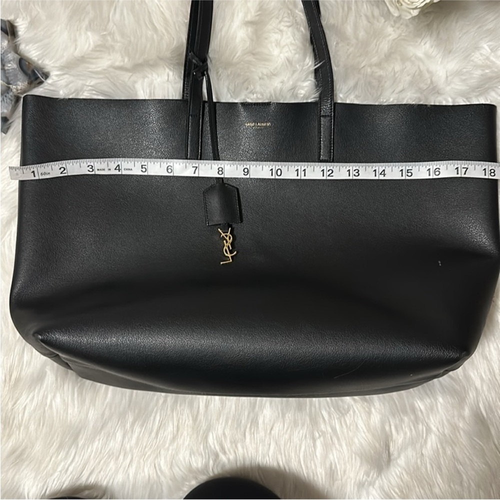 Yves Saint Laurent Black Leather Tote Bag with Sleek Design - Picture 9 of 15
